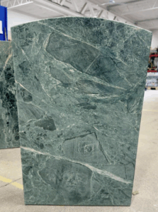 Gravstein, serpentinitt, 50x70 cm helpolert