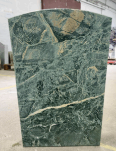 Gravstein, serpentinitt, 50x70 cm helpolert