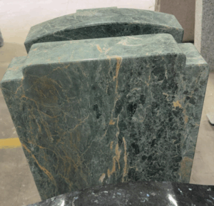 Gravstein, serpentinitt, 50x70 m kant, Jølstad