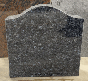 lys labrador, larvikitt, Jølstad gravstein