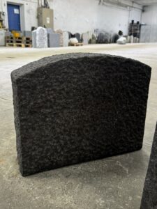 Jølstad gravstein, sort granitt, bakside L